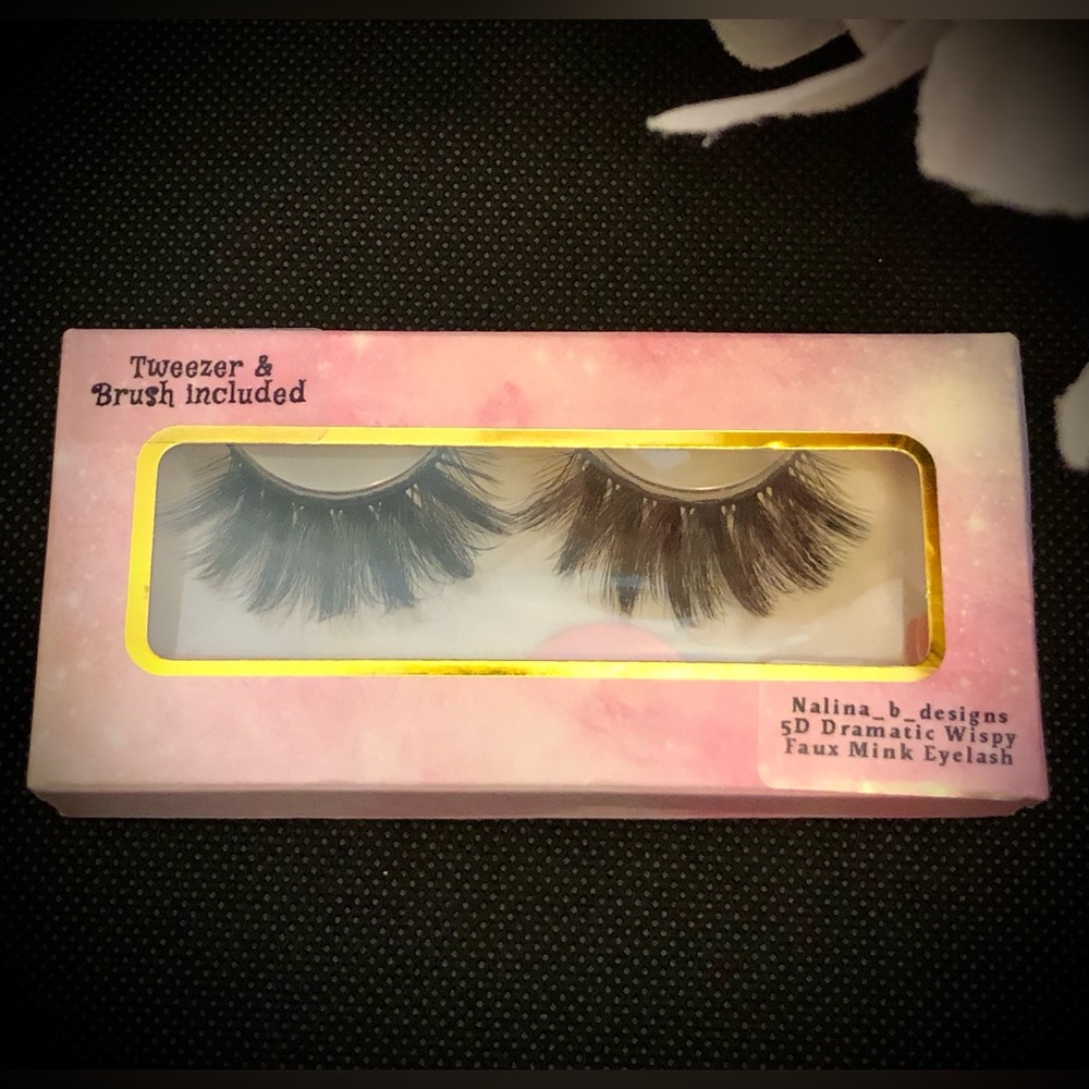 Eyelashes - Picture 3 of 5